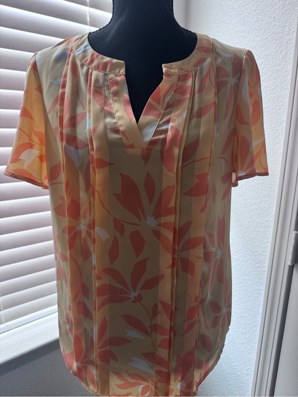 Liz Clairbone Women’s Peach Floral Short-Sleeve Blouse